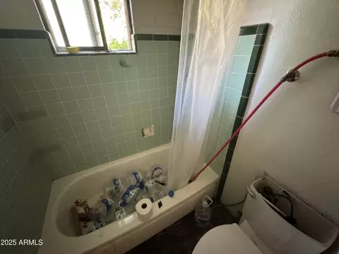 Bath - 2245 W Hayward Ave, Phoenix, AZ 85021 photo 5 of 10