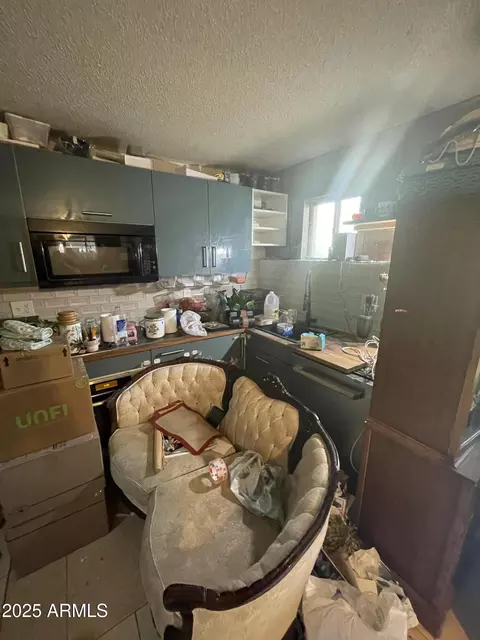 Kitchen - 2245 W Hayward Ave, Phoenix, AZ 85021 photo 3 of 3