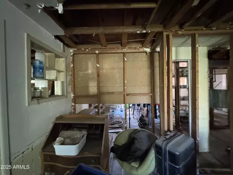 Entry Way - 2245 W Hayward Ave, Phoenix, AZ 85021 photo 8 of 17