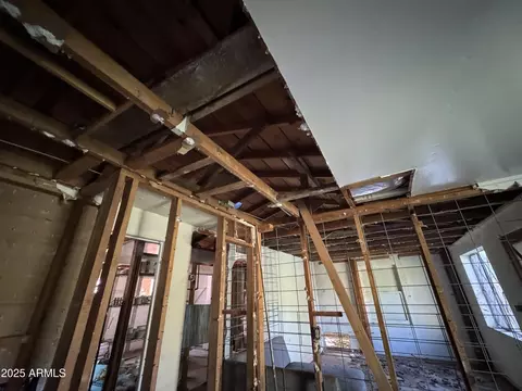 Entry Way - 2245 W Hayward Ave, Phoenix, AZ 85021 photo 7 of 17