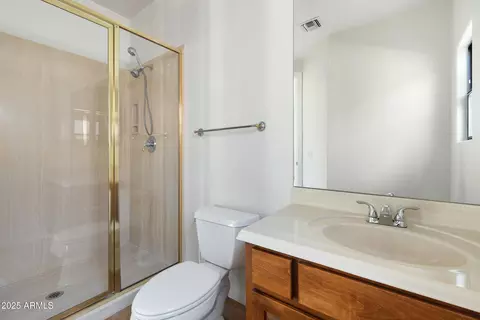 Bath - 3018 N 50th St, Phoenix, AZ 85018 photo 2 of 4