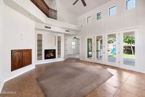 Living - 3018 N 50th St, Phoenix, AZ 85018 photo 1 of 2