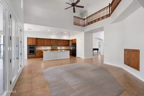 Living - 3018 N 50th St, Phoenix, AZ 85018 photo 2 of 2