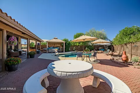 Exterior - 35802 N 7th St, Phoenix, AZ 85086 photo 5 of 8
