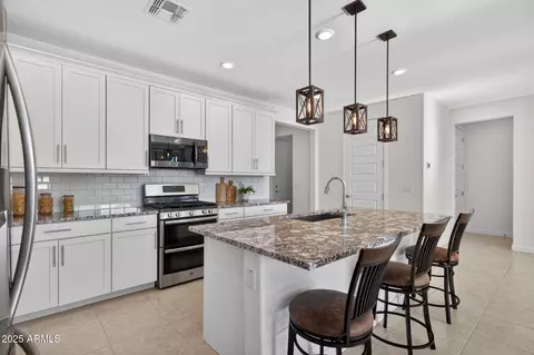 Kitchen - 10109 E Sphere Ave, Mesa, AZ 85212 photo 4 of 5