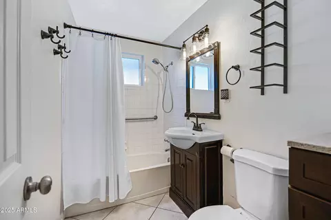 Bath - 1111 E Turney Ave #7, Phoenix, AZ 85014 photo 1 of 1