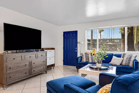 Living - 1111 E Turney Ave #7, Phoenix, AZ 85014 photo 3 of 4