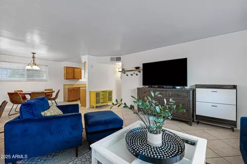 Living - 1111 E Turney Ave #7, Phoenix, AZ 85014 photo 4 of 4