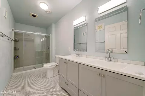Bath - 2427 E Marmora St, Phoenix, AZ 85032 photo 3 of 3