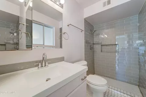 Bath - 2427 E Marmora St, Phoenix, AZ 85032 photo 1 of 3
