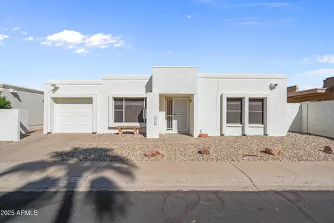 1018 E Michelle Dr, Phoenix, AZ 85022