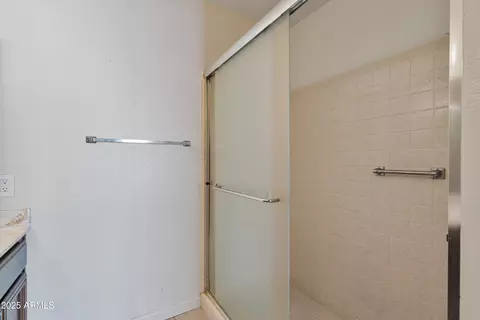 Bath - 1018 E Michelle Dr, Phoenix, AZ 85022 photo 3 of 4