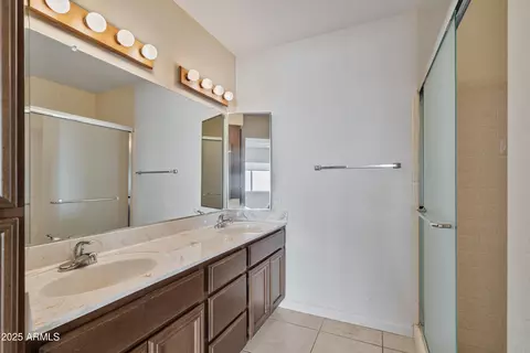 Bath - 1018 E Michelle Dr, Phoenix, AZ 85022 photo 2 of 4