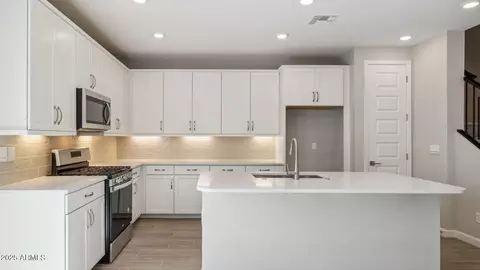 5842 E Zachary Dr, Phoenix, AZ 85054 photo 8