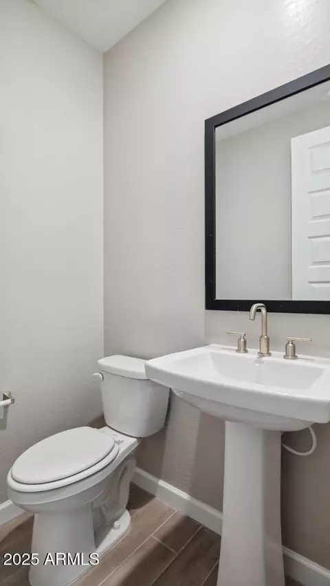 5842 E Zachary Dr, Phoenix, AZ 85054 photo 10