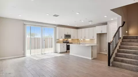 5842 E Zachary Dr, Phoenix, AZ 85054 photo 6