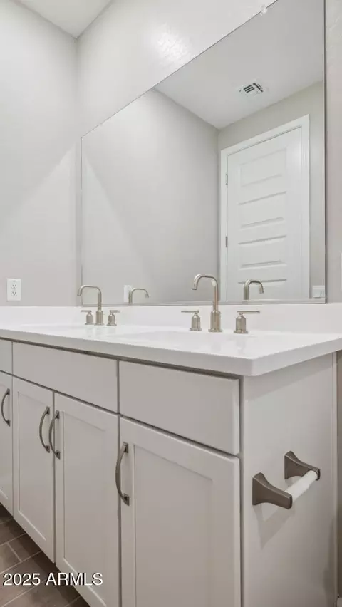 5842 E Zachary Dr, Phoenix, AZ 85054 photo 19