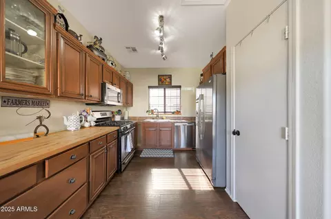 Kitchen - 1247 S Boulder St #D, Gilbert, AZ 85296 photo 1 of 2
