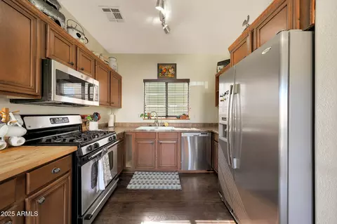 Kitchen - 1247 S Boulder St #D, Gilbert, AZ 85296 photo 2 of 2