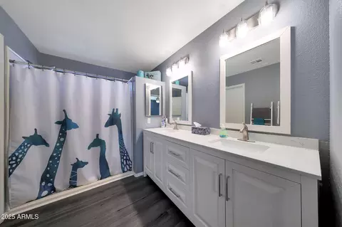 Bath - 1247 S Boulder St #D, Gilbert, AZ 85296 photo 2 of 3