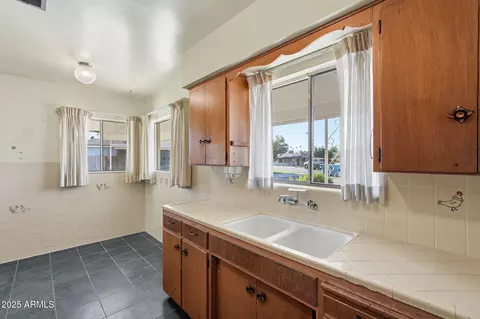 Kitchen - 2026 W Northview Ave, Phoenix, AZ 85021 photo 5 of 6