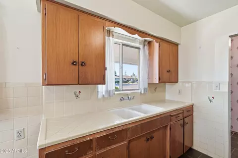 Kitchen - 2026 W Northview Ave, Phoenix, AZ 85021 photo 3 of 6