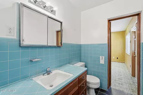 Bath - 2026 W Northview Ave, Phoenix, AZ 85021 photo 3 of 3