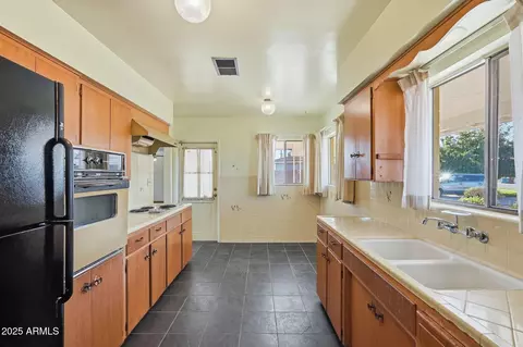 Kitchen - 2026 W Northview Ave, Phoenix, AZ 85021 photo 6 of 6