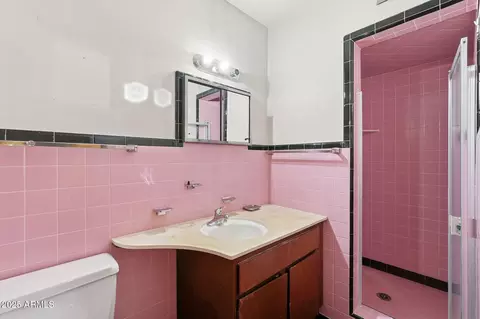 Bath - 2026 W Northview Ave, Phoenix, AZ 85021 photo 1 of 3