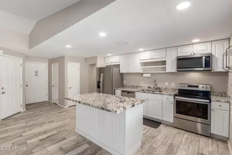 4012 E Capitan Dreyfus Ave, Phoenix, AZ 85032 photo 3