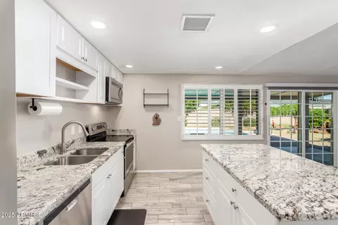 4012 E Capitan Dreyfus Ave, Phoenix, AZ 85032 photo 12