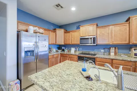 Kitchen - 3292 E Windsor Dr, Gilbert, AZ 85296 photo 6 of 8