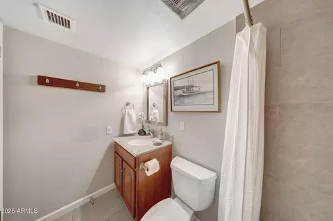 Bath - 6643 N Majorca Way E, Phoenix, AZ 85016 photo 3 of 4