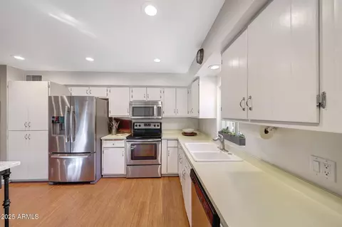 Kitchen - 6643 N Majorca Way E, Phoenix, AZ 85016 photo 2 of 3
