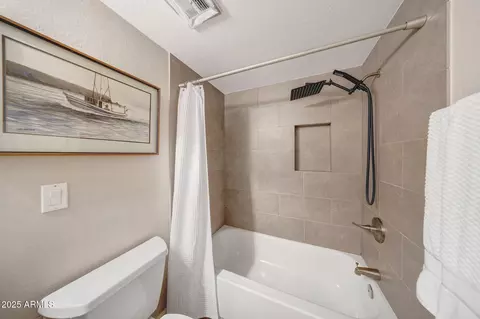 Bath - 6643 N Majorca Way E, Phoenix, AZ 85016 photo 4 of 4