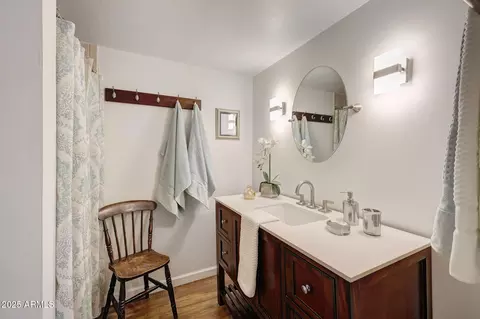 Bath - 6643 N Majorca Way E, Phoenix, AZ 85016 photo 1 of 4