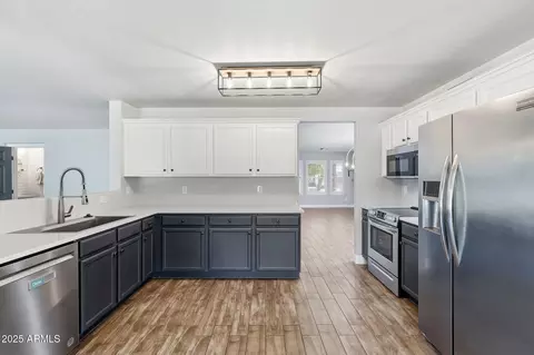 Kitchen - 544 W Aviary Way, Gilbert, AZ 85233 photo 3 of 4