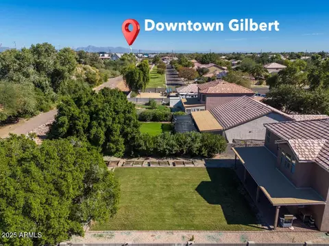 View/Area - 544 W Aviary Way, Gilbert, AZ 85233 photo 2 of 9