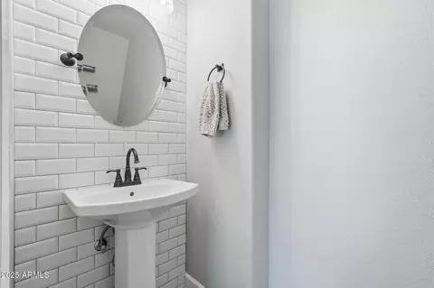 Bath - 544 W Aviary Way, Gilbert, AZ 85233 photo 1 of 4