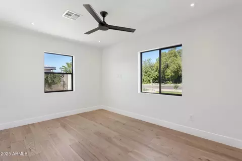 1707 E Pinchot Ave, Phoenix, AZ 85016 photo 8