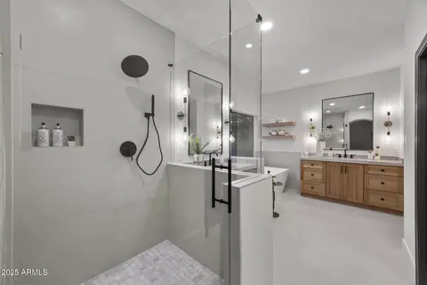 Bath - 1739 E Knox Rd, Tempe, AZ 85284 photo 2 of 7