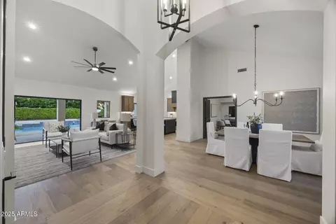 Entry Way - 1739 E Knox Rd, Tempe, AZ 85284 photo 2 of 5