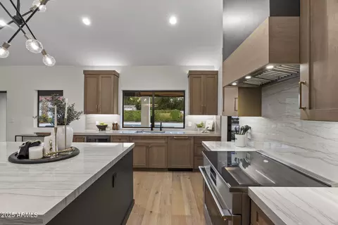 Kitchen - 1739 E Knox Rd, Tempe, AZ 85284 photo 4 of 6