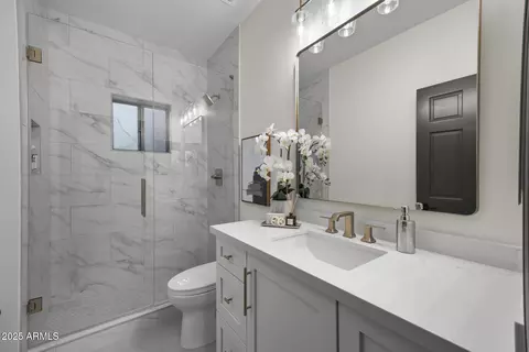 Bath - 1739 E Knox Rd, Tempe, AZ 85284 photo 6 of 7