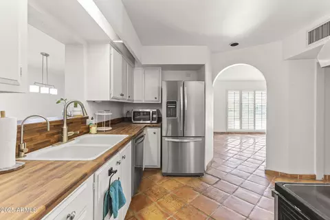 Kitchen - 1822 E Marshall Ave, Phoenix, AZ 85016 photo 4 of 4