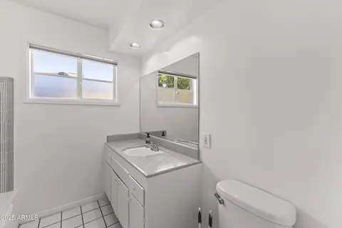 Bath - 1822 E Marshall Ave, Phoenix, AZ 85016 photo 3 of 4