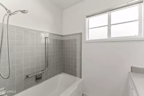 Bath - 1822 E Marshall Ave, Phoenix, AZ 85016 photo 4 of 4