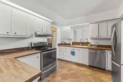 Kitchen - 1822 E Marshall Ave, Phoenix, AZ 85016 photo 3 of 4