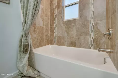 Bath - 2017 W Edgemont Ave, Phoenix, AZ 85009 photo 4 of 7