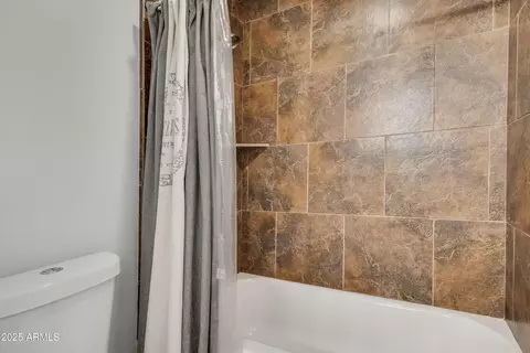 Bath - 2017 W Edgemont Ave, Phoenix, AZ 85009 photo 7 of 7